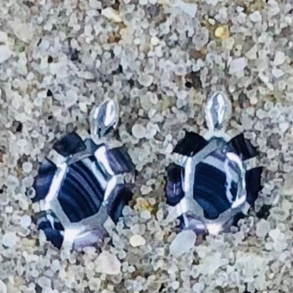 E1120 Turtle Small Wampum Sterling Silver Earrings