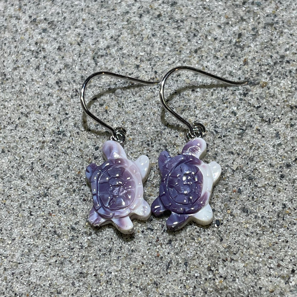 E3143 Turtle Small Wampum Natural Earrings Sterling Silver