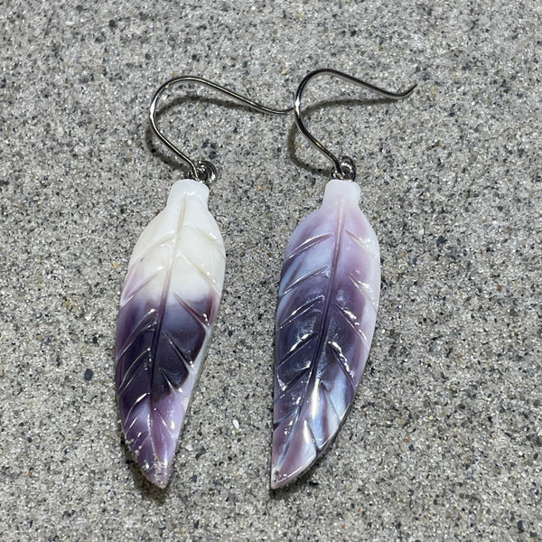 E3093 Curved Feather Wampum Natural Earrings Sterling Silver