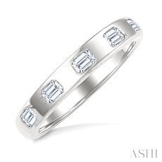 0.45 Ctw Diamond 5-Stone Octagon Bezel Band in 14K White Gold