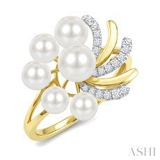 0.15 Ctw Blossom Pearl and Diamond Ring in 10K Yellow Gold