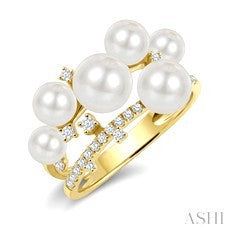 0.15 Ctw Pearl and Diamond Ring in 10K Yellow Gold