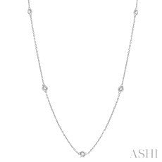 0.25 Ctw Station Diamond Necklace in 18K White Gold