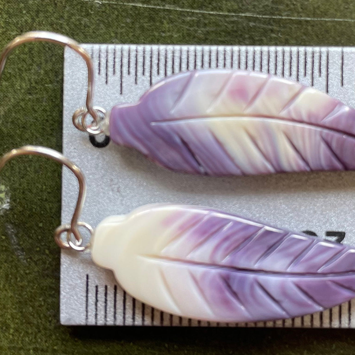 E3093 Curved Feather Wampum Natural Earrings Sterling Silver