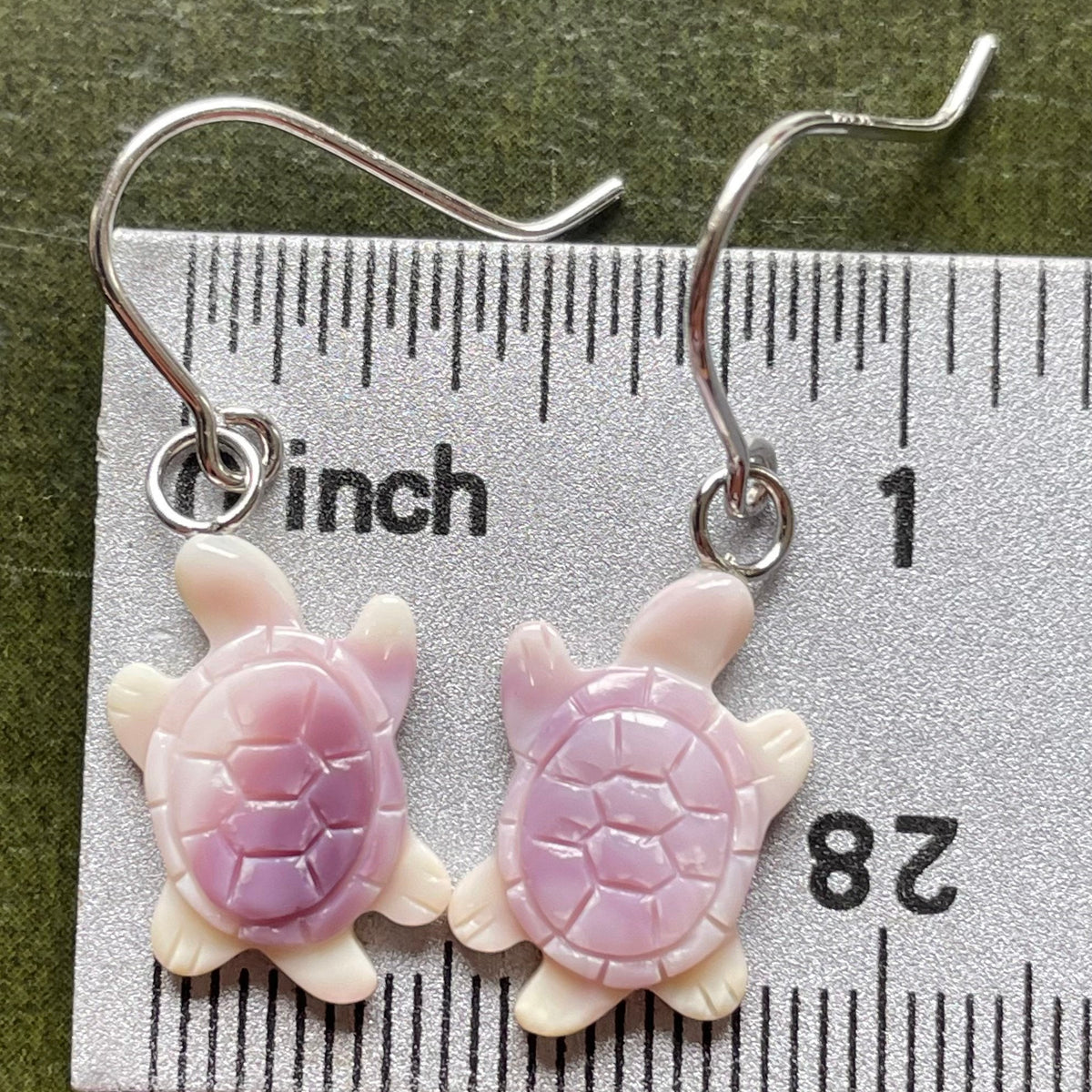 E3143 Turtle Small Wampum Natural Earrings Sterling Silver