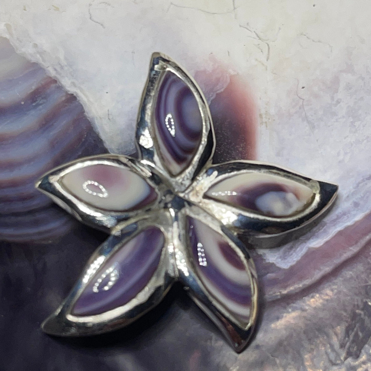 P1091 Flower Sterling Silver Wampum Inlay Pendant
