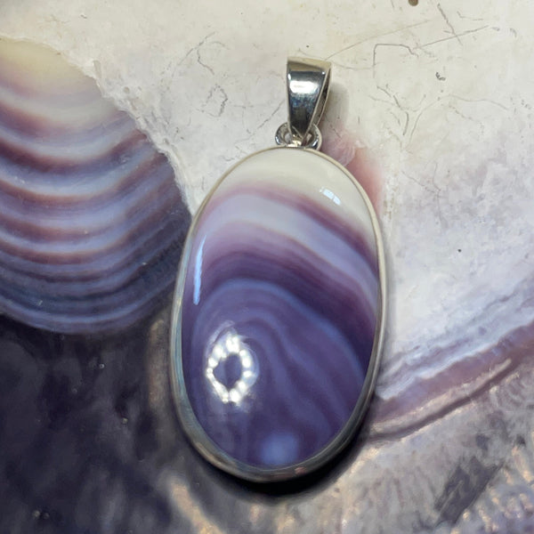 P1075 Large Oval Wampum Sterling Silver Inlay Pendant