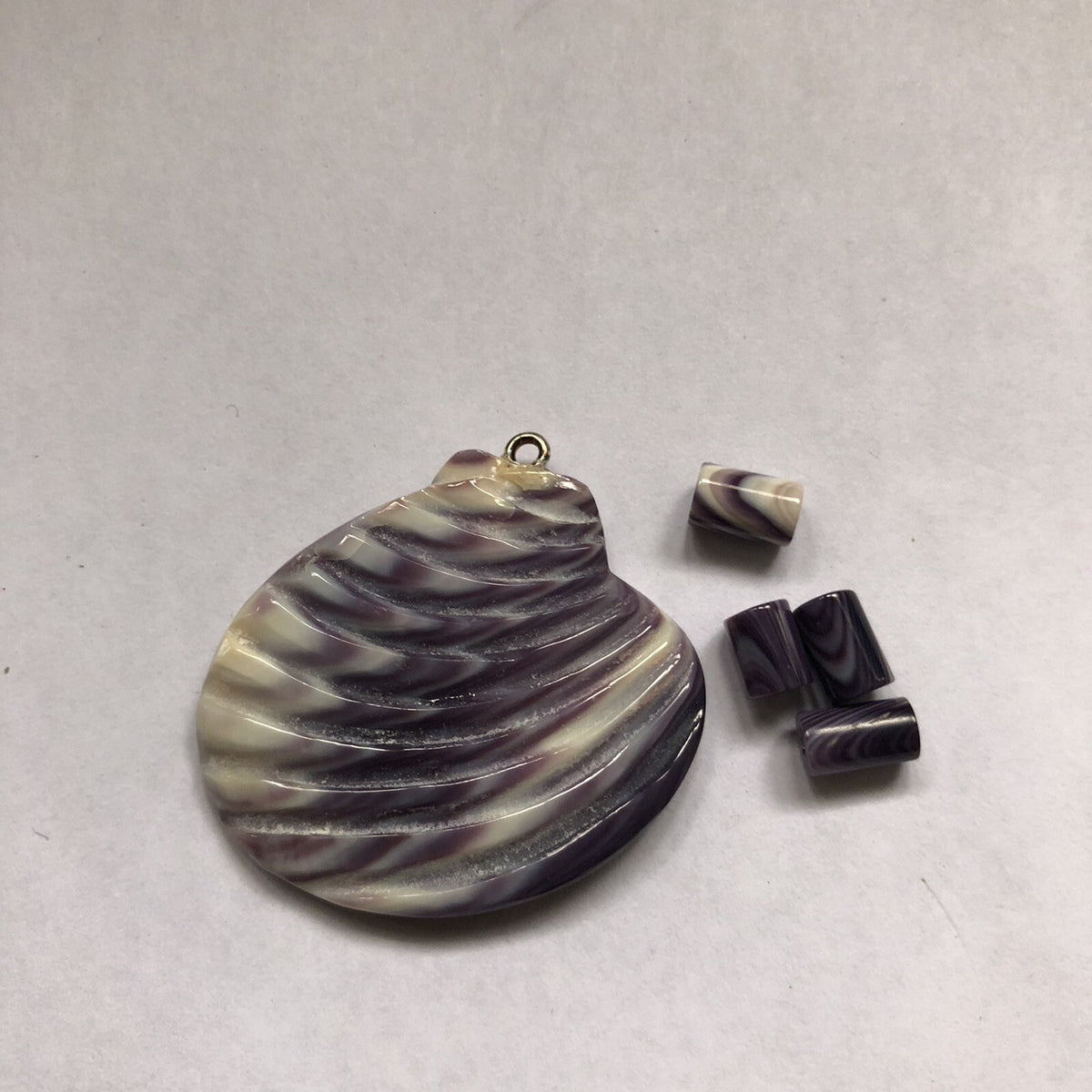 P3400 Quahaug Large 30mm Wampum Natural Sterling Silver Pendant
